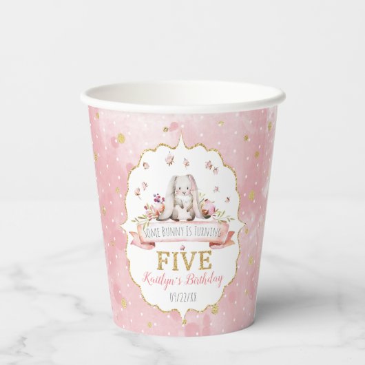 Some Bunny viert vijfde verjaardag Papieren Bekers (Achterkant)