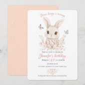 Some Bunny wordt één verjaardagsuitnodiging Kaart (Voorkant / Achterkant)