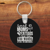 Some Moms Have Tattoos And Say Bad Words It's Prou Sleutelhanger (Voorkant)