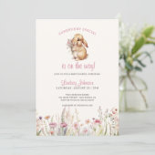 Somebunny Special is onderweg naar het Baby shower Kaart (Staand voorkant)