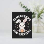 Somebunnys Ei-verwachte Zwangerschapsaankondiging Briefkaart (Staand voorkant)