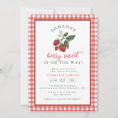 Someone Berry Sweet Gingham Baby Shower Invitation Kaart (Voorkant)