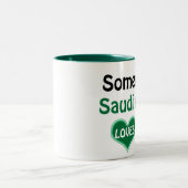 Someone in Saudi Arabia loves me Tweekleurige Koffiemok (Center)