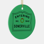 Somerville, MA Holiday Wreath Ceramic Ornament (Rechts)