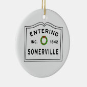 Somerville, MA Holiday Wreath Ceramic Ornament (Rechts)