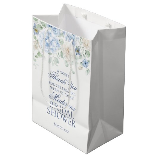 Something Blue Floral Hydrangea Bruidsfeest Favor Medium Cadeauzakje (Voorkant Gekanteld)