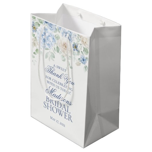 Something Blue Floral Hydrangea Bruidsfeest Favor Medium Cadeauzakje (Achterkant Gekanteld)