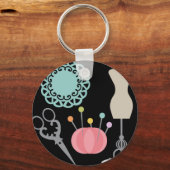 "Sometimes a girl just gotta sew!" Sleutelhanger (Achterkant)