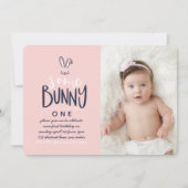 SOMMIGE BUNNY BIRTHDAY PARTIJINVITATIE KAART (Voorkant)