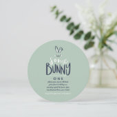 SOMMIGE BUNNY BIRTHDAY PARTIJINVITATIE KAART (Staand voorkant)