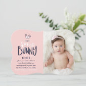 SOMMIGE BUNNY BIRTHDAY PARTIJINVITATIE KAART (Staand voorkant)