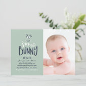 SOMMIGE BUNNY BIRTHDAY PARTIJINVITATIE KAART (Staand voorkant)