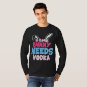 Sommige Bunny heeft behoefte aan een wodka-paaspro T-shirt (Voorkant volledig)