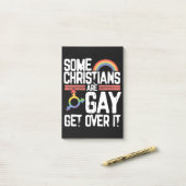 Sommige christenen zijn homoseksueel, accepteer he post-it® notes (Op bureau)