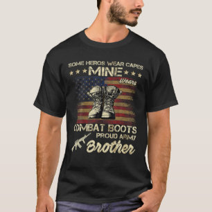 Sommige Heros Draag Capes Mine Wears Combat Boots T-shirt