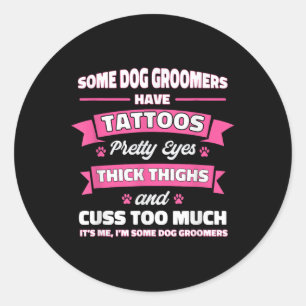 Sommige hondentrimmers hebben Tattoos hondenverzor Ronde Sticker