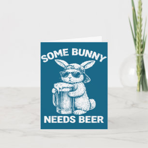 Sommige konijn heeft bier nodig grappige paashaas  kaart