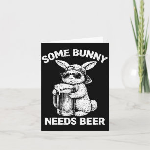 Sommige konijn heeft bier nodig grappige paashaas  kaart