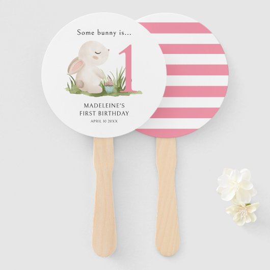 Sommige konijn is een 1e verjaardag viering gunst handwaaier (Voorkant en achterkant)