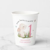 Sommige konijntjes zijn één meisje roze 1e verjaar papieren bekers (Achterkant)