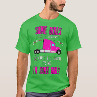 Sommige meisjes rijden met vrachtwagens t-shirt