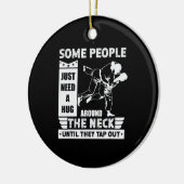 Sommige mensen hebben alleen maar een Hug nodig -  Keramisch Ornament (Links)