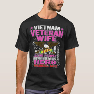 Sommige mensen ontmoeten hun Hero Vietnam veteraan T-shirt