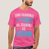 Sommige oma's breien echte oma's om te skydiven t-shirt (Voorkant)
