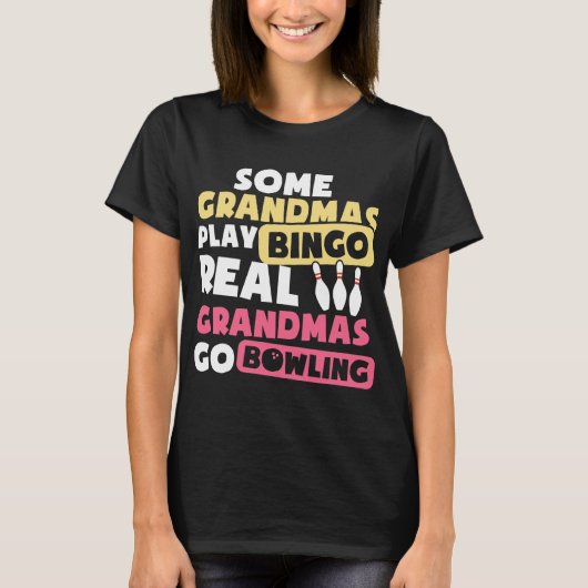 Sommige oma's spelen bingo Real Grandmas gaan Bowl T-shirt (Voorkant)