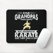 Sommige opa's dutten echt Opa doet karate Muismat (Met muis)