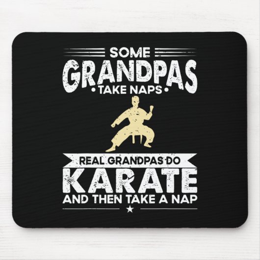 Sommige opa's dutten echt Opa doet karate Muismat (Voorkant)