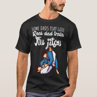 Sommige papa's spelen golf Echt papa trein jiujits T-shirt