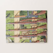Sommige WWII kleine wapens op een rek buiten Legpuzzel (Horizontaal)