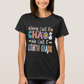 Sommigen noemen het chaos, we noemen het 8e klas 8 t-shirt