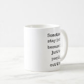 Soms blijf ik binnen omdat het alleen maar mensen  koffiemok (Voorkant rechts)