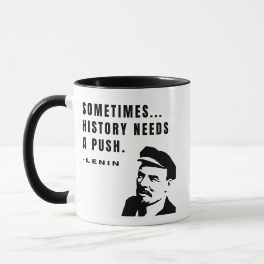 Soms...heeft de geschiedenis een duwtje nodig mok (Links)