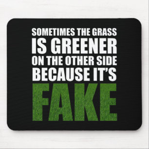 Soms is de gras groener omdat hij fake is muismat