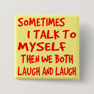 Soms praat ik met mezelf en dan lachen we allebei. vierkante button 5,1 cm