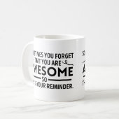 Soms vergeet je dat je geweldig bent koffiemok (Voorkant links)