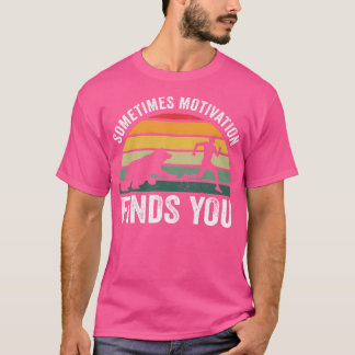 Soms vindt motivatie je retro-Beer grappig Hi T-shirt