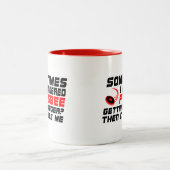 Soms vroeg ik me af of frisbee groter werd Grappig Tweekleurige Koffiemok (Center)