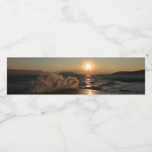 Sonnenuntergang mit Brandung in Kroatien Waterfles Etiket (Enkel label)
