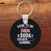 Soon To Be Dada 2026 Promoted To Dada Est 2026 Sleutelhanger (Voorkant)
