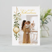 Sophisticated Christmas Greenery Gold Ornament Folie Feestdagenkaart (Staand Voorkant)