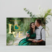 Sophisticated Green Heart Golden Embossed Wedding  Folie Uitnodiging (Staand Voorkant)