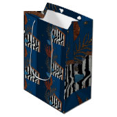 Sophisticated Luxury African Asian Caribbean Medium Cadeauzakje (Voorkant Gekanteld)