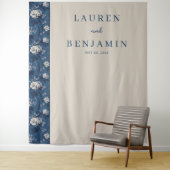 Sophisticated Navy Floral Wandkleed (In situ)