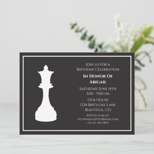 Sophisticated Zwart en Wit Schaakstuk Verjaardag Kaart (Staand voorkant)