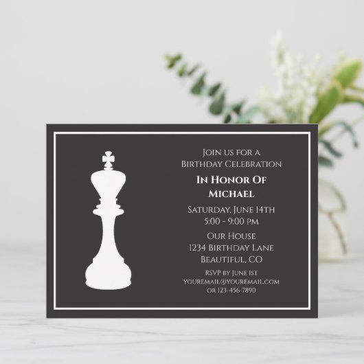 Sophisticated Zwart en Wit Schaakstuk Verjaardag Kaart (Staand voorkant)