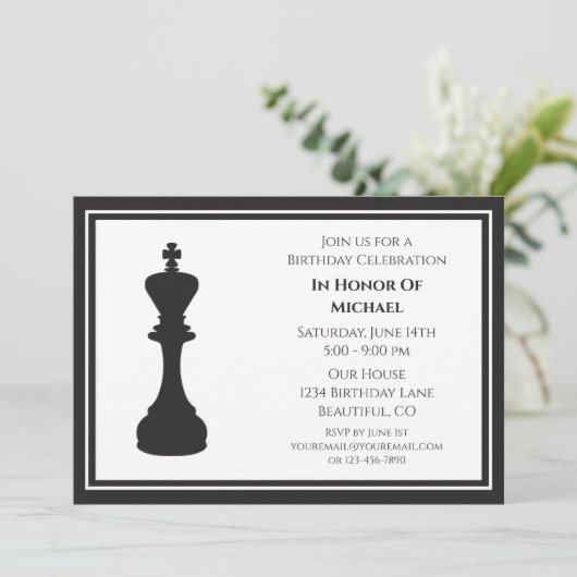 Sophisticated Zwart en Wit Schaakstuk Verjaardag Kaart (Staand voorkant)